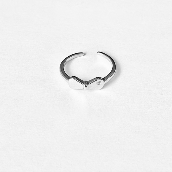 Sterling Silver Bow Toe Ring with a tiny CZ, Silver Rings, Midi Ring, Bows Ring - Picture 5 of 12
